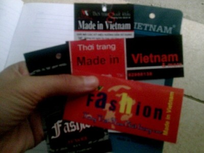Rất dễ dàng có thể mua các loại nhãn mác Made in Việt Nam gán vào quần áo
